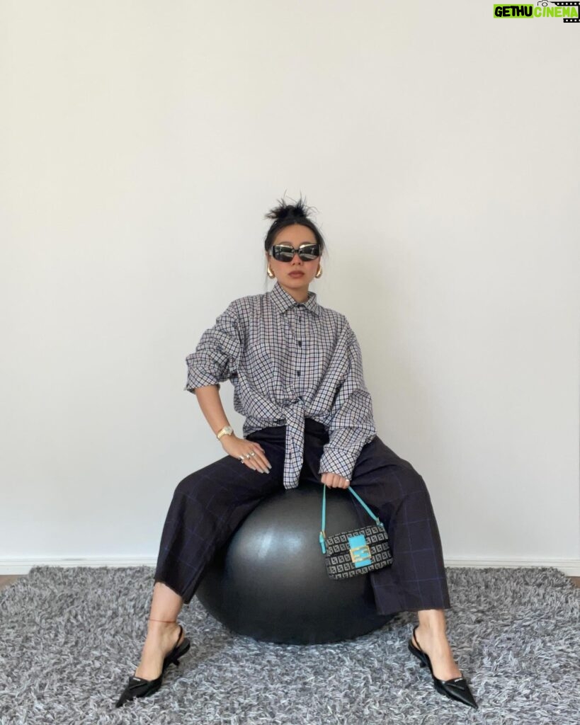 Yang Ge Instagram - Sunglasses @fakoshima Watch:Rolex Bag:Fendi Shirt : a gift from @oceaninsidejewellery Trousers: Bershka (bought 4 years ago for 10€🤌🏼) Shoes: PRADA Perfume: today I use diptyque “Doson” Full video on my TikTok