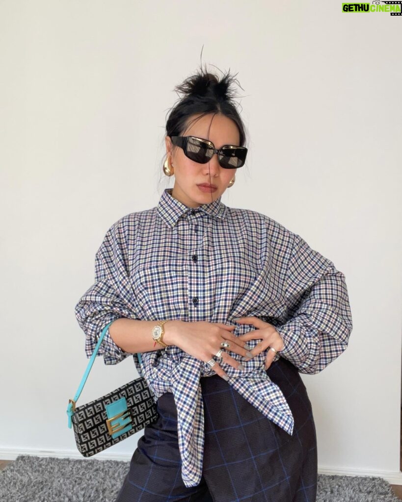 Yang Ge Instagram - Sunglasses @fakoshima Watch:Rolex Bag:Fendi Shirt : a gift from @oceaninsidejewellery Trousers: Bershka (bought 4 years ago for 10€🤌🏼) Shoes: PRADA Perfume: today I use diptyque “Doson” Full video on my TikTok