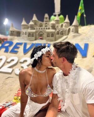Yany Prado Instagram - 🎉🎉✨HAPPY NEW YEAR TO EVERYONE !!!!🍾🎉✨Fue mágico estar en Brasil recibiendo el año, lleno de amor gracias a ti meu amor @tiagorodrigocorrea .💕♥️
Son tantas las fotos que tenemos , que tendré que subir más luego. Les quiero 😘 espero que hallan tenido un fin de año maravilloso . Rompámosla este año !!!!