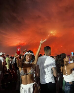Yany Prado Instagram - 🎉🎉✨HAPPY NEW YEAR TO EVERYONE !!!!🍾🎉✨Fue mágico estar en Brasil recibiendo el año, lleno de amor gracias a ti meu amor @tiagorodrigocorrea .💕♥️
Son tantas las fotos que tenemos , que tendré que subir más luego. Les quiero 😘 espero que hallan tenido un fin de año maravilloso . Rompámosla este año !!!!