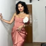 Yany Prado Instagram - Muy pronto por @telemundointl llegara a sus pantallas “El Conde”. 💥💥 @telemundoseries Estoy feliz de que muy pronto conocerán a “Violeta 💋” Una mujer con defectos y virtudes y con una gracia y sensualidad despampanante. La amé ✨✨ . Gracias a @telemundointl y @sonypicturesmx por confiar en mi para interpretar este personaje y por hacerme parte de su gran familia. A mi equipo @centurytalent gracias por ser mi armadura en cada batalla , por ser mi guardián en cada aventura . Y a todos ustedes por seguirme en cada paso que doy en este extraordinario camino . Son increíbles .GRACIAS❕❕❤️❤️❤️❤️❤️❤️❤️ #elcondetelemundo #violetaelconde @ip9studios #telemundo #50sstyle #elconde