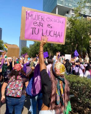 Yany Prado Instagram - Se escuchó fuerte mi voz porque no estaba sola , estábamos todas !!!!!!! 
8M 💜💚💚💜💚💜💚💜💚 .
Esta vez la marcha fue en México 🇲🇽 , rodeada de tantas mujeres valientes y poderosas. Esta lucha la hacemos y la ganamos todas !!!!! 

#diadelamujer #8m #mexico #noalmachismo #nomasfemicidios