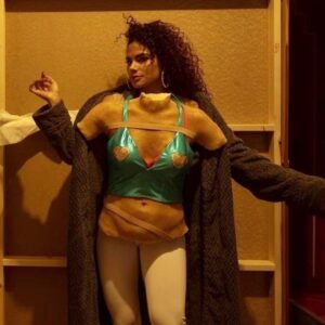 Yany Prado Instagram - Se acuerdan de esta dolorosa y potente escena en @skyrojo 1ra temporada ? Quiero saber qué sintieron cuando la vieron . 
Fue una escena poderosa en cuanto al nivel que tenía que tener . Muy cuidada por todo el equipo  @vancouvermediaproducciones , cámara, arte , edición , sonido , por my director @jesus_colmenar y por mi increíble artista y amigo @asieretxeandia . 
Esta escena es el motor de la frenética huida , la búsqueda de la libertad. 
@skyrojo 3️⃣. ENERO 13 / 2023 en @netflixes 
——-
Do you remember this scene @skyrojo first season ? It was powerful and painful , right ? 
I want to know what you felt when you saw it . 
Let me know 💋
@skyrojo 3️⃣ IS COMING … 
January 13th 2023 on @netflixes