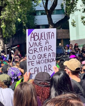 Yany Prado Instagram - Se escuchó fuerte mi voz porque no estaba sola , estábamos todas !!!!!!! 
8M 💜💚💚💜💚💜💚💜💚 .
Esta vez la marcha fue en México 🇲🇽 , rodeada de tantas mujeres valientes y poderosas. Esta lucha la hacemos y la ganamos todas !!!!! 

#diadelamujer #8m #mexico #noalmachismo #nomasfemicidios