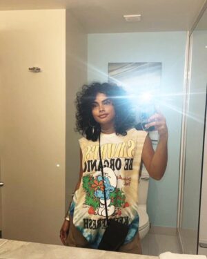 Yany Prado Instagram - La segunda foto es la respuesta …. 
👽🆗