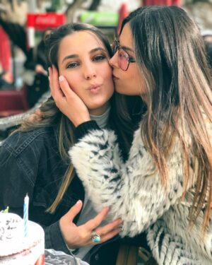 Yaprak Durmaz Instagram - Güzel kızım, kardeşimm, bitanemmm senin için söyleyecek tek kelimem var İYİ ki . Seni çok seviyorum doğum günün kutlu olsun 🎂🎉💕🙏🐣 @gzdedrmzz