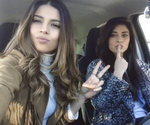 Yaprak Durmaz Instagram - #kisskiss #peace 💋✌💋