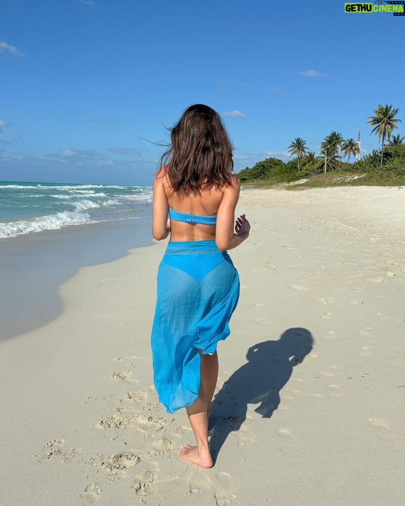 Yare Santana Instagram - Blue🩵 #varadero #varaderocuba #home #sea #blue #hijadelmar #beach #matanzas