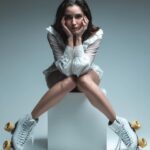 Yare Santana Instagram - 🛼 MOOd @leomendez_photography @mendezcancino.fotografia @saraherediamakeup #photography #photo #rollerskates #fotografía #retrato #mood #blanco #méxico #actress #nosepatinar