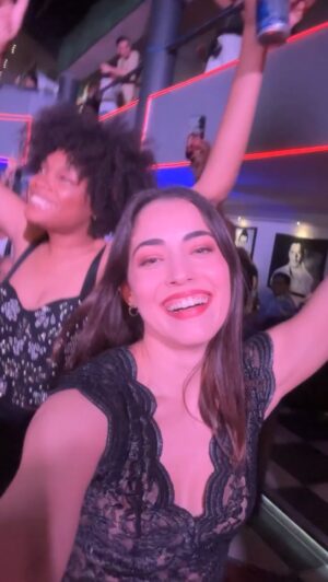 Yare Santana Instagram - Los Van Van 🎶💃🇨🇺

@losvanvanoficial @yessica_borroto_perryman 

#salsa #losvanvan #cuba #méxico #mayo #precumple #sandunga #lamaquinaria