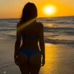 Yare Santana Instagram – ༄ 𓆉 ✵

#varadero #beach #sea #sunset #blue #orange #bird #sand #sun #home