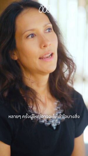Yarinda Bunnag Instagram - ญารินดา บุนนาค กับ Kitblox สนามเด็กเล่นไม่สำเร็จรูปที่เด็กๆ สร้างการเล่นของตัวเองได้

“สนามเด็กเล่นไม่ได้ทำหน้าที่แค่เล่น แต่เป็นที่ที่เด็กได้เรียนรู้เกี่ยวกับการเข้าสังคม ได้เจอเด็กคนอื่น ได้คุย เจรจาและวางแผนร่วมกัน ซึ่งนี่คือสิ่งที่คิดว่าเป็นเรื่องที่น่าสนใจที่สุด แทบจะมากกว่าตัวของเล่นเองด้วยซ้ำ”

นี่คือสิ่งที่ ‘ญารินดา บุนนาค’ สถาปนิก ศิลปิน และคุณแม่ลูกสองมองเห็น เธอสนุกกับการออกแบบสนามเด็กเล่นพอๆ กับการได้เห็นว่าขณะเด็กๆ เล่น พวกเขามีปฏิสัมพันธ์ต่อกันอย่างไร

‘Kitblox’ เป็นสนามเด็กเล่นชิ้นล่าสุดที่เธอออกแบบร่วมกับทีม Imagination Objects และ Mappa โดยมีความเชื่อร่วมกันว่า ‘เด็กสามารถเป็นเจ้าของการเรียนรู้ได้’ จนเกิดมาเป็น Kitblox สนามเด็กเล่นไม่สำเร็จรูปที่เด็กๆ สามารถสร้าง ประกอบ ปะติดปะต่อ ต่อเติม โละทิ้ง และสร้างใหม่ได้ โดยผลงานชิ้นนี้เป็นส่วนหนึ่งของงาน Relearn Festival 2024 ในโซน 1A: Recreate our play ที่ทุกคนสามารถพาเด็กๆ มาสร้างการเล่นนี้ได้ 

รับชมผ่านทาง Youtube ได้ที่ https://youtu.be/_QMNq5i8UgU?si=o5Ng3XmoaoPYteKF

Video Creator : อรญา ศรีสังวาลย์

#Mappa #CoCreatingNextGeneration #Kitblox #playground #RelearnFestival2024 #Yarinda #ImaginaryObjects #สนามเด็กเล่น