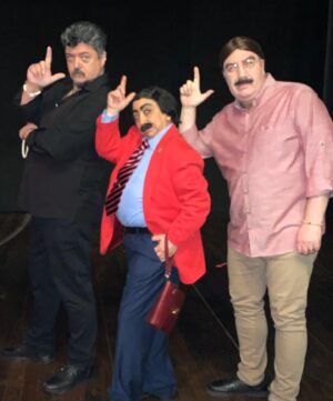 Yasemin Yalçın Instagram - EMLAKÇIYI BEKLERKEN OYUNUMUZLA SON KEZ ANKARA ŞURA SALONUNDAYIZ. 15 Nisan Cuma Saat 20.30’da  BULUŞMAK ÜZERE..💜🎭