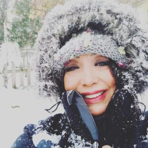Yasemin Yalçın Instagram - Manzara bulmak artık çok zor, her yer bembeyaz. Her ne kadar kar havasını özlediysekte, Allah karda kışta yolda kalanların yardımcısı olsun🤲🏻☃️
