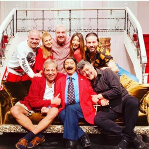 Yasemin Yalçın Instagram - YARIN AKŞAM “EMLAKÇIYI BEKLERKEN” OYUNUMUZLA 
GAZİANTEPTEYİZ 💜🎭