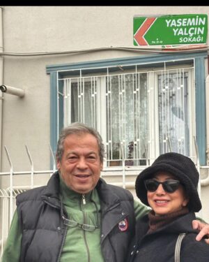 Yasemin Yalçın Instagram - Bu akşam özlediğim memleketim MALATYA da “KEMAL SUNAL SAHNESİ’ndeyiz 🎭Bir sokağa adımın verilmesi beni çok gururlandırdı. Teşekkürler..💜🎭