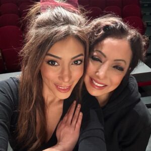 Yasemin Yalçın Instagram - Oyun öncesi partnerim Eylül’le…😁💜🙏🏼🧿 @eylulilbey