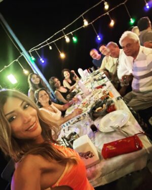 Yasemin Yalçın Instagram - 3 AĞUSTOS DOĞUM GÜNÜMDE AİLEM VE SEVGİLİ DOSTLARLA HAYATIMIZA YENİ BİR HATIRA DAHA EKLEDİK🤗
💜🥂