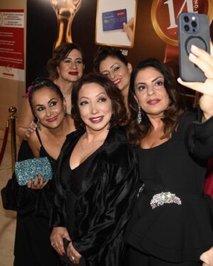 Yasemin Yalçın Instagram - “Engelsiz Yaşam Vakfı” nın düzenlediği, kurucusu Atilla Kaplakarslan’dan aldığım yaşam boyu onur ödülü için teşekkür ederim.Sayın başkanımız olmak üzere tüm kurucu üyelerine teşekkür ederim. Sevginin olduğu yerde engelsiz yaşam başlar… 🍀