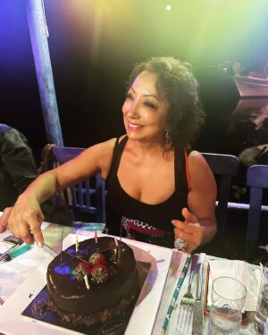 Yasemin Yalçın Instagram - 3 AĞUSTOS DOĞUM GÜNÜMDE AİLEM VE SEVGİLİ DOSTLARLA HAYATIMIZA YENİ BİR HATIRA DAHA EKLEDİK🤗
💜🥂