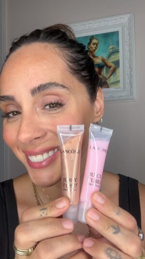 Yasemin Yürük Instagram - Resmen 2000’lerin başına döndüm… @lancomeofficial #juicytubes özlemişim… 
Siz en cok çok hangisini beğendiniz? 1-2? 🙂‍↔️🥰

#reklam