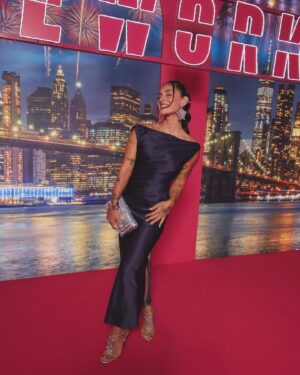 Yasemin Yürük Instagram - @maybelline @makyajsehirde 
#firework 
Reklam
Styling @tamartav 
@selcukdanyildiz 📸