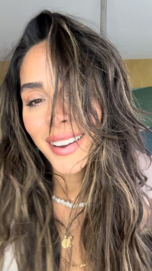 Yasemin Yürük Instagram - Aaayyy şiştim edit yaparken😂:) buyrun bu aralar kullandığım ürünler💚🔱 

* Advanced Night Repair Eye Supercharged Jel Göz Kremi 
* Korres Santorini Grape serum 
* Korres Santorini Grape yüz kremi
* Shape Tape™ Radiant Concealer - Kapatıcı
* GUERLAINTerracotta - Bronzlaştırıcı Pudra
* Loreal Paris Infaillible Brows 12h Definer Pencil - 3.0 Brunette
* THE BROW GLUE INSTANT BROW STYLER
* Mac dudak kalemi
* Kiko Galactic Lip Balm 
* CHANEL Jouse Contraste Pudra allik
* Kiko Glow Face Primer 
* KERASTASE Specifique Potentialiste Saç Derisi Güçlendirici Yatıştırıcı Çok Amaçlı Bakım Serumu
* Davines Oi Oil serum 
* Narciso Rodriguez 
* Sumptuous Extreme Maskara Kirpik Çoğaltan Hacim Veren Maskara 

#reklam