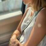 Yasemin Hadivent Instagram - Epey düşündüm taşındım ve aşı olmaya karar verdim. İlk doz aşımı bugün yaptırmış olsam da maske, mesafe ve hijyene dikkat göstermeye devam. Tehlike henüz geçmedi. Sevdiklerimin, sağlık çalışanlarının, tüm çevremizin sağlığı ve iyiliği için sorumluluk bilinciyle hareket ederek, dayanışmayla umuyorum bir an evvel bu zor günleri hep birlikte atlatacağız. Tüm sağlık çalışanlarına ve duyarlı insanlara teşekkür ederim. Herkese sağlıklı günler.