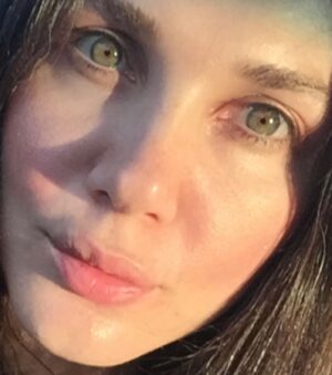 Yasemin Hadivent Instagram - “Sen okyanusta bir damla değilsin, bir damladaki okyanussun. “

“You are not a drop in the ocean. You are the entire ocean in a drop. “

#Mevlana #Rumi