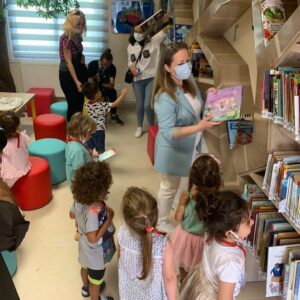 Yasemin Hadivent Instagram - Bugün, Melisa İşleyen Çocuk Kütüphanemiz de, kütüphane şefimiz  Hilal Çuhadar’ın önderliğinde, miniklerimizle birlikte masal atölyesi, el becerileri atölyesi  ve kütüphane kulübü üyelik etkinligi yapılıyor. 

İyi yürekli dostlara selam eder, güzel çocuklarımızın gözlerinden öperim. 

#Melisaİşleyen🦋 #MelisanınİsmiSonsuzaKadarYaşayacak #MelisaİşleyenÇocukKütüphanesi  #LivaneliÖzgürlükParkı #BeylikdüzüBelediyesi