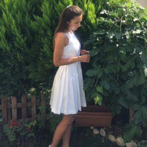 Yasemin Hadivent Instagram - Van Gogh, kardeşi Theo’ya yazdığı mektuplardan birinde “ 30 yıldır bu dünyanın üzerinde yürüyorum. Ve  bir şükran ifadesi olarak bir anı bırakmak istiyorum “ diye yazar. 
 
Devrimci, cesur, yenilikçi ve tutkulu olan bu naif ressamın isteğini kendime hep çok yakın buldum. Onun bu samimi cümlesini alıntılayarak; 39 yıldır üzerinde yürüdüğüm bu dünyaya, ilham kaynağıma; bir şükran ifadesi olarak yarın bir anı bırakacağım.