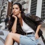 Yasemin Yazıcı Instagram - ah ne buldum! zamanında bayılıp çok baktığım için sonunda gözüme bi garip gelen fotoğraf Fotoğraf: @ayhanakbasofficial Styling: @imbernadeta Saç: @yuanless_ Makyaj: @hidayetkorkmaz_ Fotoğraf asistanı: @enisedkmc Menajerlik: @sokmentalent @ipekbocug