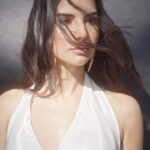 Yasemin Yazıcı Instagram - Yasemin Yazıcı ile yazın son günlerini “Yaz Asla Bitmez” diyerek. İstanbul’un keyifli sahil kasabalarından olan Beykoz’da buluşuyoruz. Kendisi tüm pozitifliği ile çekime geldiğinde tüm ekibin de enerjisini yükseltti diyebilirim. Röportaj: @timurcanersoy Video: @egetzcn Fotoğraf: @barandogan Styling: @sedassolmaz Saç: @mutluahmet.sinan @rojinbotaann Makyaj: @gamzetepee Mekan: @yali77istanbul Menajerlik: @sokmentalent @songulgoksel Teşekkürler @ebrukkorali #KUN#September#Issue#Digital#Cover#Yasemin#Yazici#Summer#Never#Ends