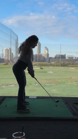 Yasmine Alice Instagram - I tried the golf range for the first time in my life. And second time ever holding a golf club, had such a good time! At least we have take off! 🚀👩🏽‍✈️ #golfer #golfrange #yesiwasdrunk