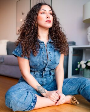 Yasmine Alice Instagram - 📸🧿🩵
.
.
.
.
.
#curly #modelling #photoshoot #model #curlyhair #denimstyle #fashionnova