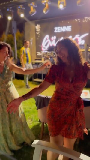 Yasmine Alice Instagram - Work hard, play hard! And that’s a wrap on my 3rd episode with @aplaceinthesunofficial 🥰🎥🙌🏽🩵🌞 #ap #cameraoperator #fx6 #grateful #filmmaker #tvshow