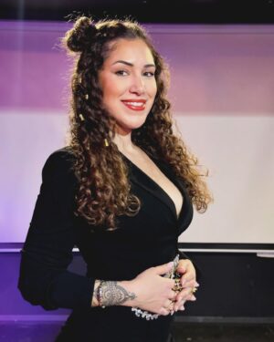 Yasmine Alice Instagram - The premiere of my baby The Interpreter! Thank you for the support, my heart is full. ♥️🎬🧿 Grateful for all the beautiful compliments on the film which I wrote, produced and starred in, and for my brilliant cast and crew! 🐈‍⬛ #filmproducer #filmwriter #actress #filmmaker #ukfilmmakers