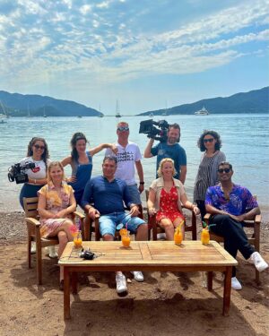 Yasmine Alice Instagram - Wrapped on another episode on @aplaceinthesunofficial in the beautiful coastal city of Türkiye, Marmaris! 🎥🎬♥️🇹🇷 Such a joy to experience my own country in a way I never have and to experiment with the camera, aka Smallboi (because fx6 is so smol next to the fx9…) On to the next location!!! 🚗☀️🎥 
.
.
.
.
.
#fx6 #fx6camera #sonyfx6 #marmaris #filming #aplaceinthesun #tvshow