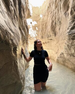 Yasmine Alice Instagram - This was crazier than it looks. 
Comment below if you know the song, for 5 points to Gryffindor. ⛰️ 
.
.
.
.
#canyon #hiking #travelgram #adventure