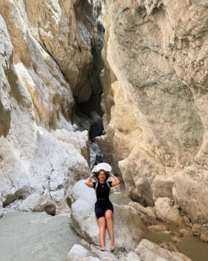 Yasmine Alice Instagram - This was crazier than it looks. 
Comment below if you know the song, for 5 points to Gryffindor. ⛰️ 
.
.
.
.
#canyon #hiking #travelgram #adventure