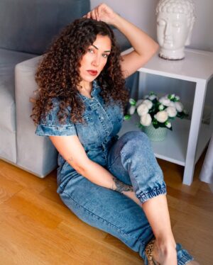 Yasmine Alice Instagram - 📸🧿🩵
.
.
.
.
.
#curly #modelling #photoshoot #model #curlyhair #denimstyle #fashionnova