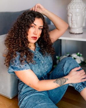 Yasmine Alice Instagram - 📸🧿🩵
.
.
.
.
.
#curly #modelling #photoshoot #model #curlyhair #denimstyle #fashionnova