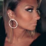 Yasmine Ghaith Instagram - لعبت بالjewellery و عملت mix بين كذا حلق و دي كانت النتيجة 😁 Jewellery is a mix of @ygpieces (18k gold and diamonds) and @playniceaccessories ✨️