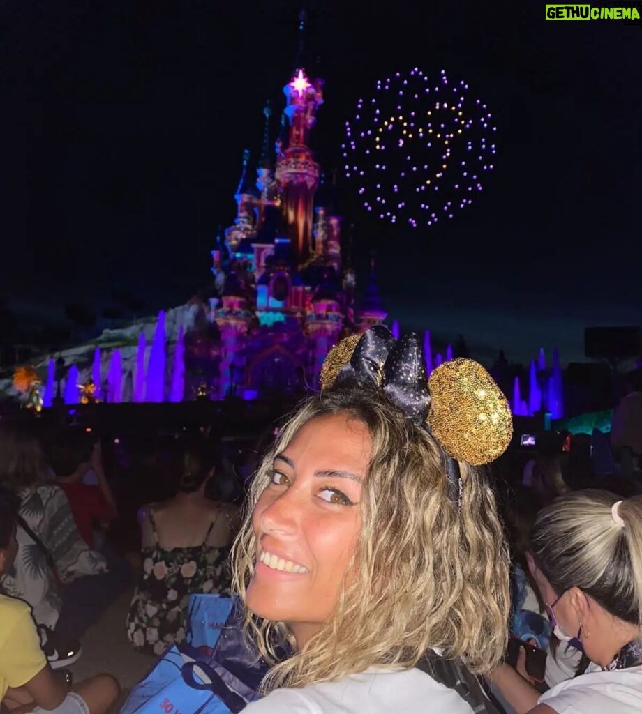Yasmine Ghaith Instagram - Because in my mind, I'm a Disney Princess 👸🏽 So I had an early birthday celebration at the happiest place on earth 🏰 Disney إحتفلت بدري شوية بعيد ميلادي في أحلي مكان في العالم 🎊 Happy birthdayyyyyyyy to me...Forever young 💃🏾