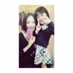Yasuko Matsuyuki Instagram - 可愛い天使が見に来てくれました！カンちゃん💕 #ゲゲゲの先生へ #久しぶりの再会に、ばばに飛びついてハグしてくれました^_^ #ありがとカンちゃん