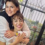 Yeşim Ceren Bozoğlu Instagram - Kalp kalbe 💞 #Repost @makeupiremyanar with @use.repost ・・・ @yesimcerenbozogluu Kaydırınca bütün ciddiyet gidiyor. Çok sevdiğim doğrudur 🧡