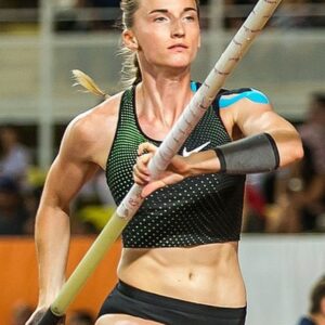 Yelena Isinbayeva Instagram - Друзья, прекрасная новость прилетела из Цюриха!
⠀
Наша красавица, наш боец, наша целеустремлённая и уверенная @aanzh, выиграла Бриллиантовую лигу, с супер результатом 5.01.🥳🥳🥳
⠀
Эта хрупкая, но сильная девушка, вписала свое имя в историю женских прыжков с шестом, став 4ой в мире, кто преодолел рубеж 5 метров.
⠀
Я счастлива, что Анжелика присоединилась ко мне в клуб 5 метровичек.
⠀
Теперь я спокойна, теперь я уверена, лидерство в этой дисциплине Анжелика не отдаст!
⠀
Было честью соревноваться с ней в одном секторе!
⠀
Спасибо за сезон @aanzh и @lasitskene.maria
⠀
Браво девочки !👏🏻👏🏻👏🏻💐💐💐🥳🥳🥳
