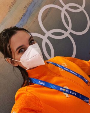 Yelena Isinbayeva Instagram - Ну вот и подходит к концу, моя 3х дневная изоляция. 🤪
⠀
Признаться, время пролетело незаметно.
Вообще, люблю иногда оставаться сама с собой.
Подумать, поразмышлять…💭
⠀
Работа в международном олимпийском комитете, обогащаете знаниями, новыми связями, открывает много возможностей для самовыражения, а главное, даёт возможность поделится своим накопленным, спортивным опытом с мировой общественностью.
⠀
Мы все здесь разные, из разных стран, культурных сообществ, этнических групп, но все мы работаем на благо развития спорта и Олимпийского движения в мире.
⠀
Это счастье быть частью такого огромного, спортивного движения!
⠀
Well, my 3-day isolation is coming to an end.
Admittedly, the time flew by unnoticed.
In general, I like to stay with myself sometimes.
To think, to reflect…
Working in the International Olympic Committee, enriching you with knowledge, new connections, opens up many opportunities for self-expression, and most importantly gives you the opportunity to share your accumulated sports experience with the world community.
We are all different here, from different countries, cultural communities, different faiths, but we all work for the benefit of the development of sports and the Olympic movement in the world.
It's a joy to be a part of such a huge, sporting movement!
⠀
#isinbaeva#исинбаева#ioc#iocac#beijing2022