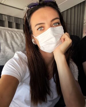Yelena Isinbayeva Instagram - 🥇Олимпиада закончилась.
Три недели пролетели как один день…
Помню, будучи спортсменской, время всегда тянулось невыносимо долго.
Приходилось сдерживаться в эмоциях, положительных и негативных до старта.
За здоровьем всегда нужно было следить в 100 раз внимательней, чем обычно, так как на пике формы прилипала любая простуда…
И ещё, всегда смотрела в оба, чтобы никто ничего не подсыпал…
А вот будучи зрителем, олимпиада пронеслась со скоростью света….
⠀
И снова нахожусь в ожидании чуда, только теперь зимнего! 😍
⠀
А как вы, дорогие подписчики, ждёте  Пекин 2022?🤗😍
⠀
#исинбаева#isinbaeva#sport#спорт#олимпиада#travel#flight