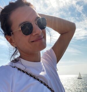 Yelena Isinbayeva Instagram - 💭Поймала себя на мысли, что особо не хочется рассказывать ни о себе, ни о том, чем занимаюсь, ни о мечтах и целях.
Кажется, кому какое дело до меня…😌
⠀
А у вас такое бывает?
⠀
💭I caught myself thinking that I don't really want to talk about myself, or about what I do, or about dreams and goals.
It seems who cares about me…😌
⠀
Does this happen to you?
⠀
#исинбаева#isinbaeva#спорт#sport#travel#calm#mood